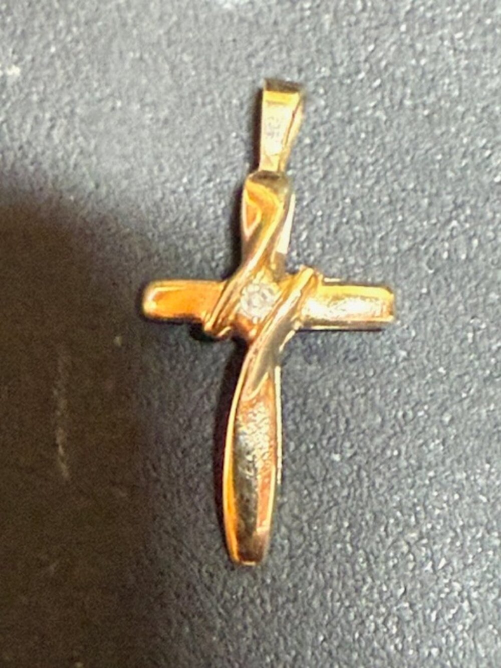 Beautiful 10K Gold Cross with Diamond